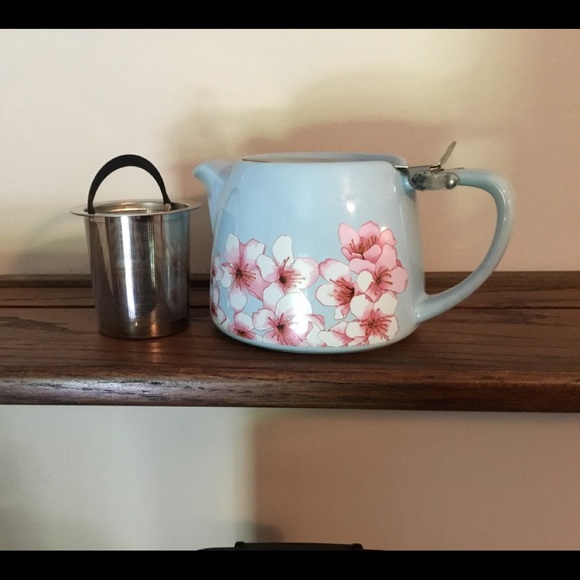 Fab Fit Fun ceramic flowered teapot - Picture 5 of 8